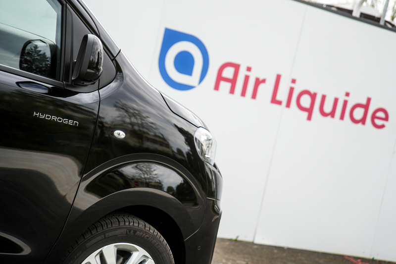 Stellantis Hydrogen van in Les Loges en Josas 22